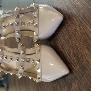 Valentino Garavani Rockstud T-strap Pumps